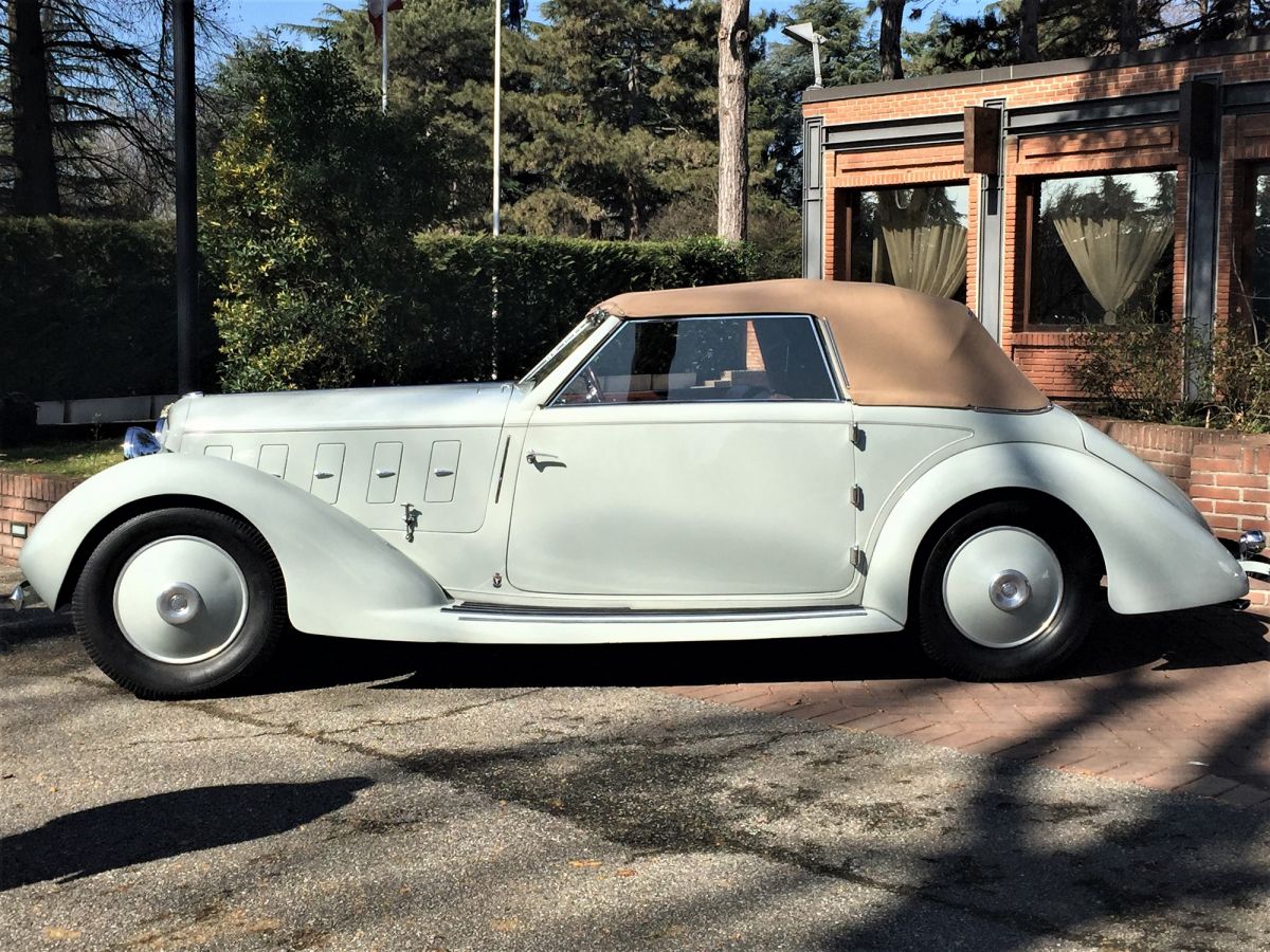 Milan: 25 pre-war cars on public display in Via Montenapoleone 