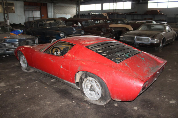 81 HISTORICAL CARS FOUND IN THE WOODS
