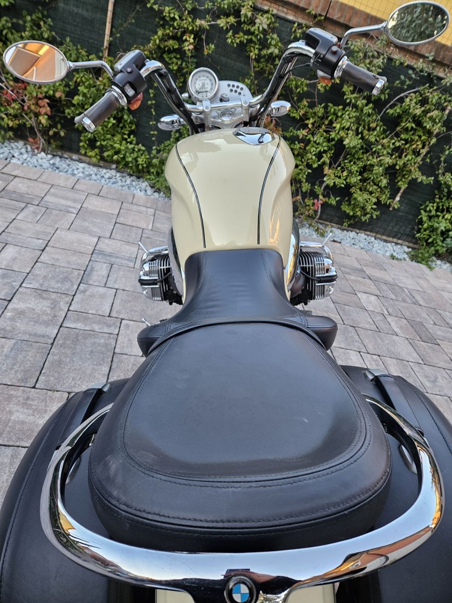 The protagonist of the cinema at the OldBike24 stand at Motoexhibtion 29-30 March 2025, the James Bond motorbike: BMW R1200C
