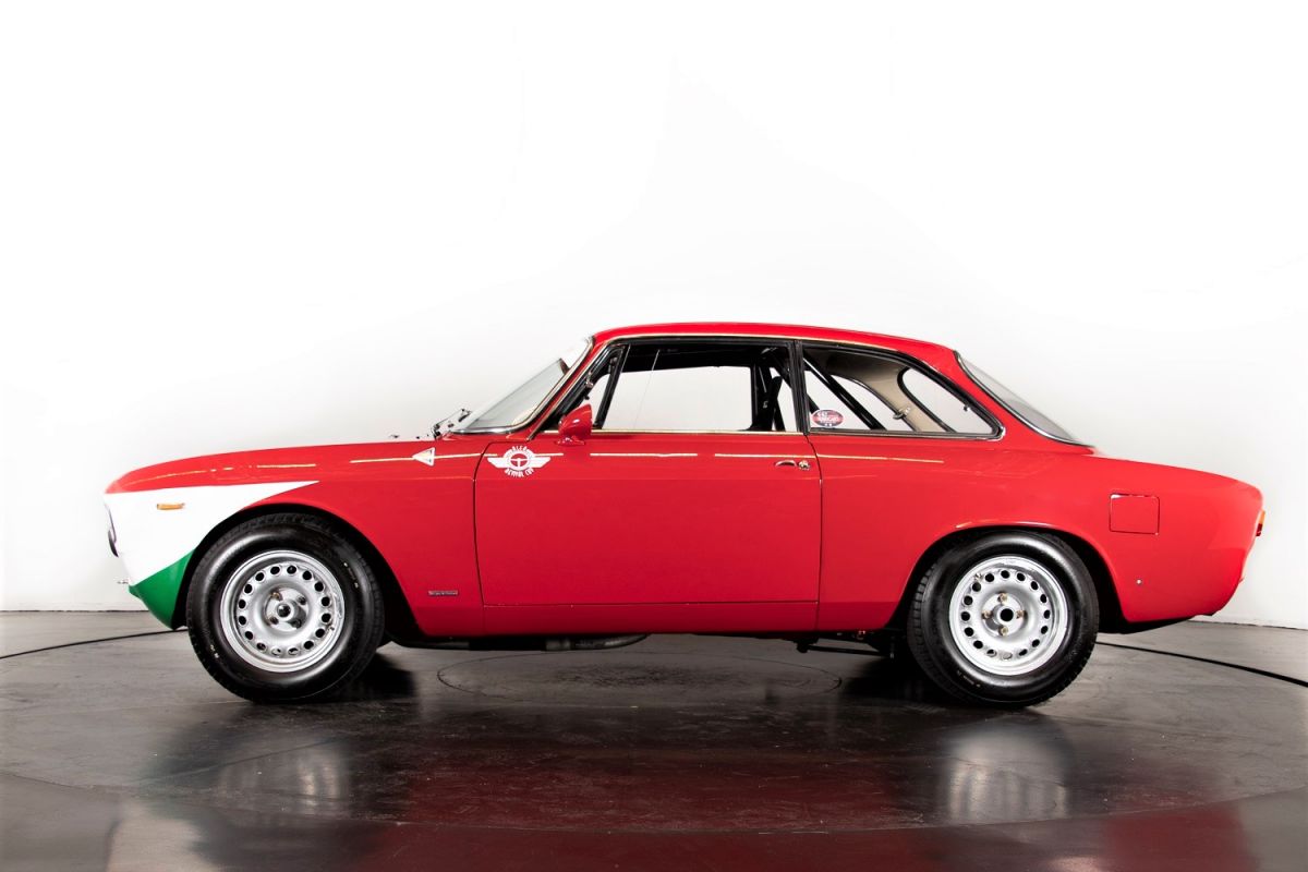 ALFA ROMEO GIULIA SPRINT GTA: A MASTERPIECE OF STYLE AND TECHNIQUE