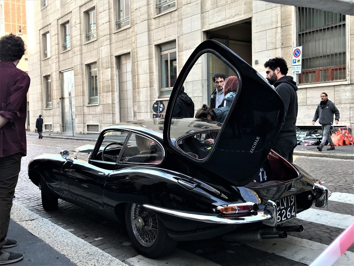 CIAK: IN MILAN, IN THE SHADOW OF THE "MADONNINA" WE WENT TO THE SET OF DIABOLIK’S NEW FILM, ABOARD THE JAGUAR E TYPE