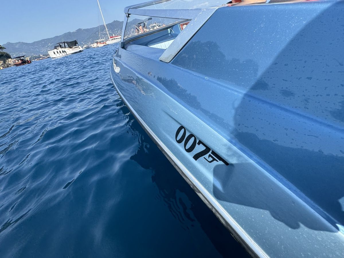 Glastron GT 150, 007's boat used in the film "Live and Let Die"