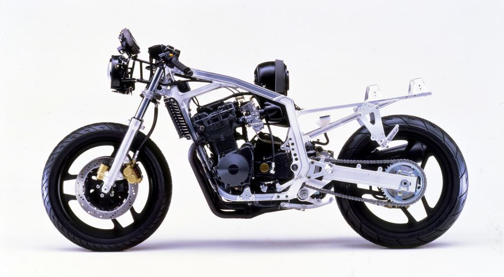 Suzuki GSX-R750, la prima anticipazione dell’era moderna