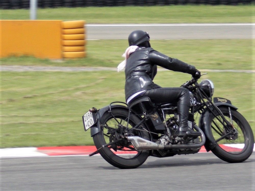 "ASIMOTOSHOW 2018": moto d'epoca a perdita d'occhio