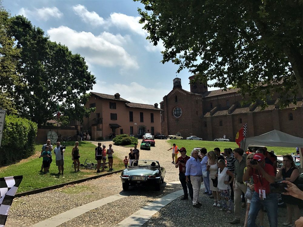 HISTORIC CARS AT MORIMONDO: THE JOY OF SHARING EMOTIONS IN ONE OF THE MOST BEAUTIFUL PLACES IN LOMBARDY