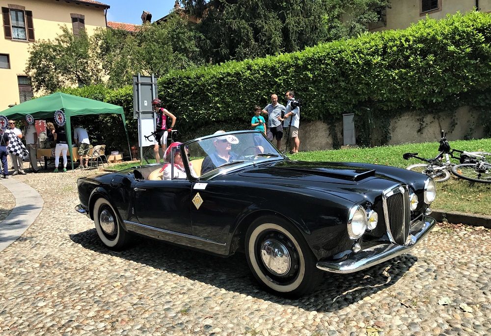 HISTORIC CARS AT MORIMONDO: THE JOY OF SHARING EMOTIONS IN ONE OF THE MOST BEAUTIFUL PLACES IN LOMBARDY