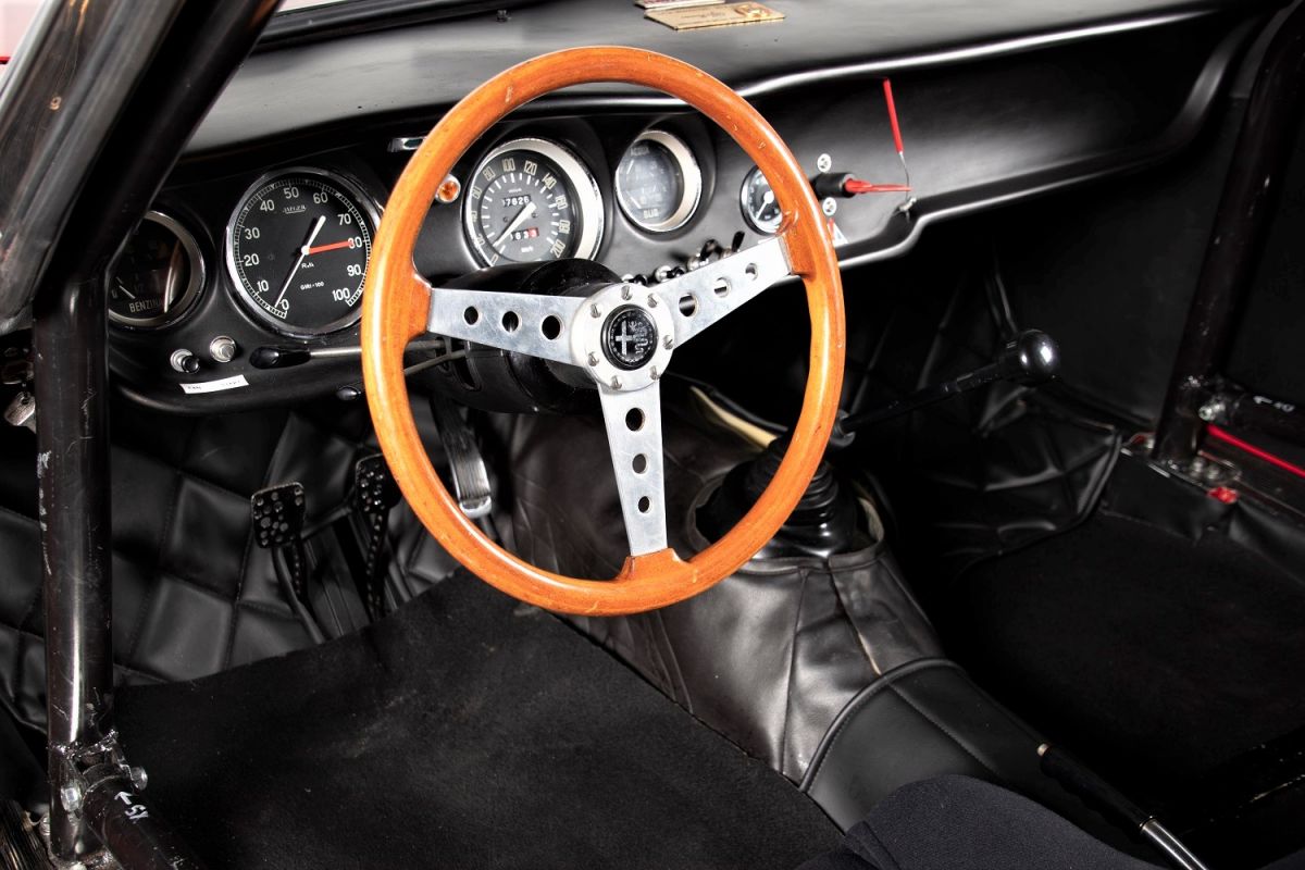 ALFA ROMEO GIULIA SPRINT GTA: A MASTERPIECE OF STYLE AND TECHNIQUE