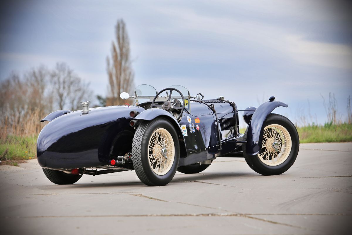 Marreyt Classic Cars is an exclusive classic car specialist in Belgium