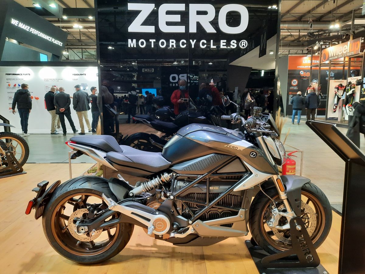Mercato delle moto: fine-anno tra bilanci e speranze