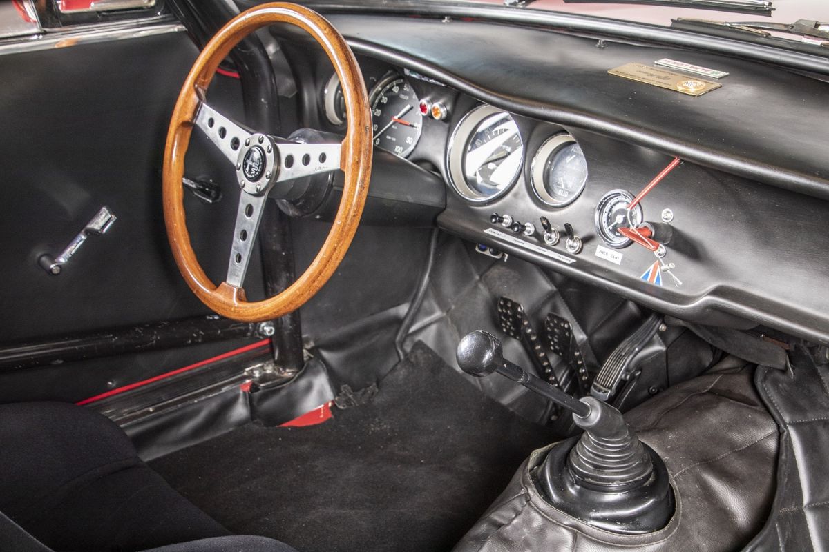 ALFA ROMEO GIULIA SPRINT GTA: A MASTERPIECE OF STYLE AND TECHNIQUE