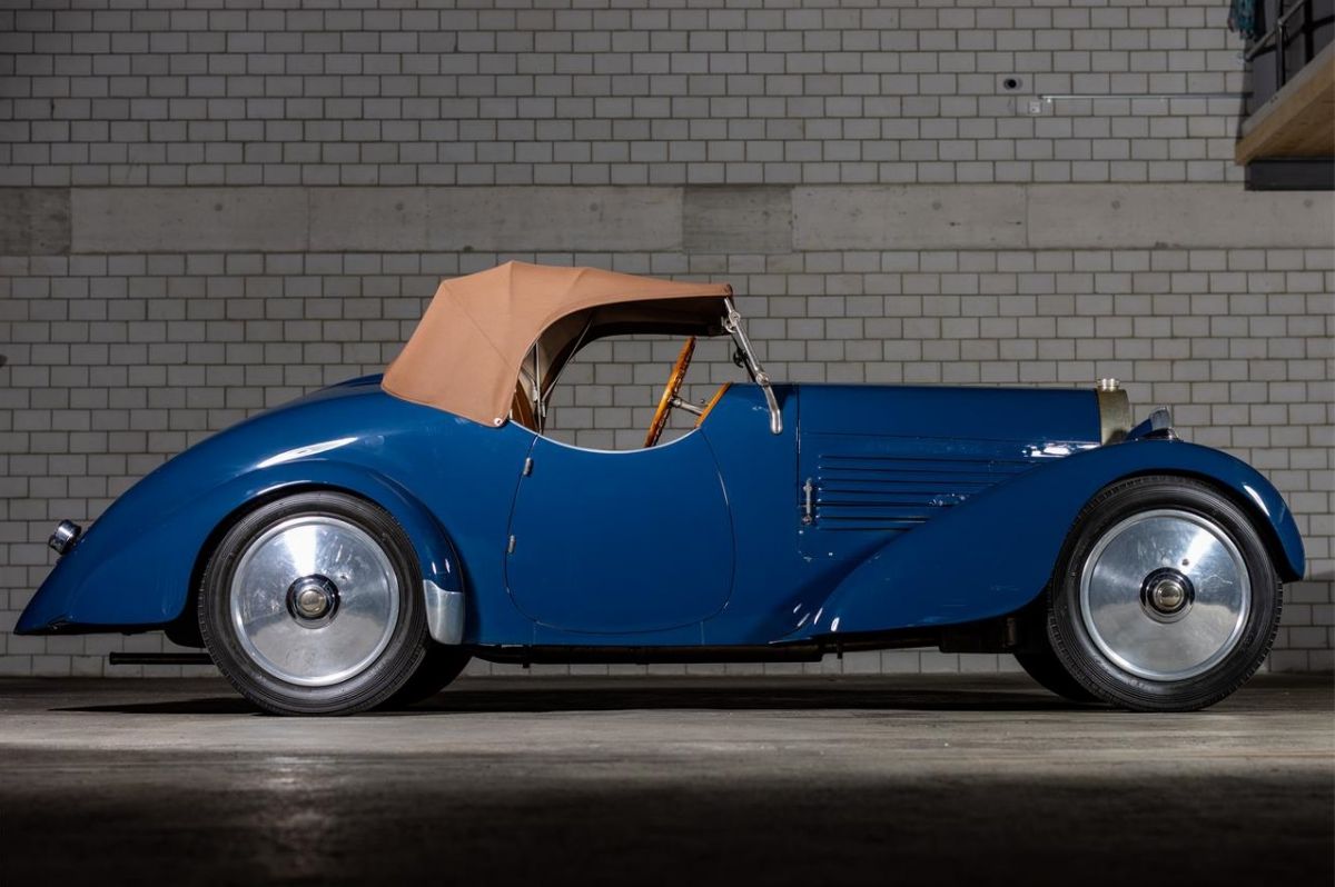 In one of the Swiss vaults there is a very rare Bugatti T40. The car is offered for sale by a well known Broker named Kelly Dietrick