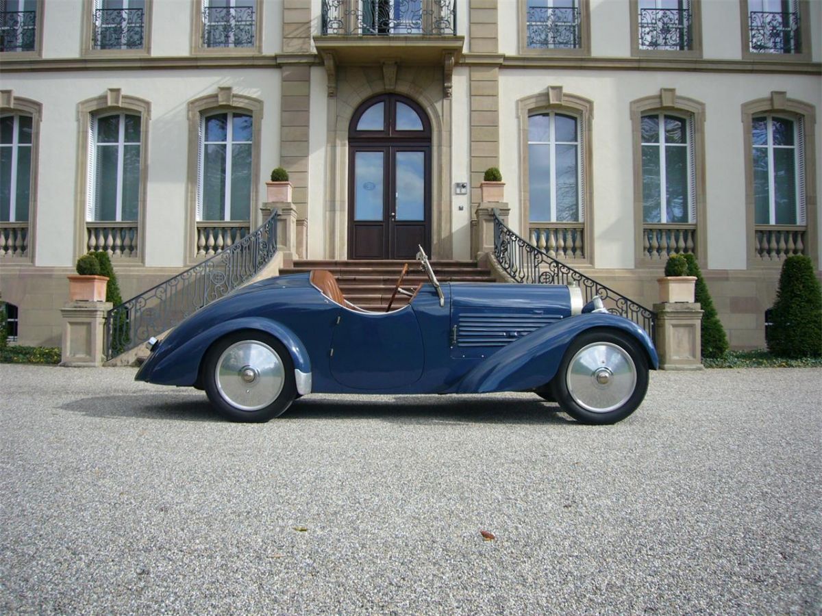 In one of the Swiss vaults there is a very rare Bugatti T40. The car is offered for sale by a well known Broker named Kelly Dietrick