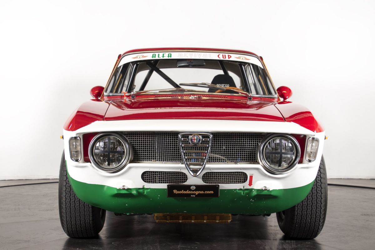 ALFA ROMEO GIULIA SPRINT GTA: A MASTERPIECE OF STYLE AND TECHNIQUE