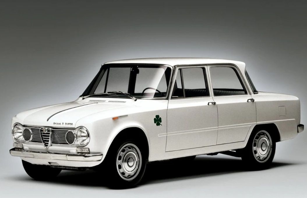ALFA ROMEO GIULIA TI SUPER 1963: THE SEDAN THAT WON THE RACING