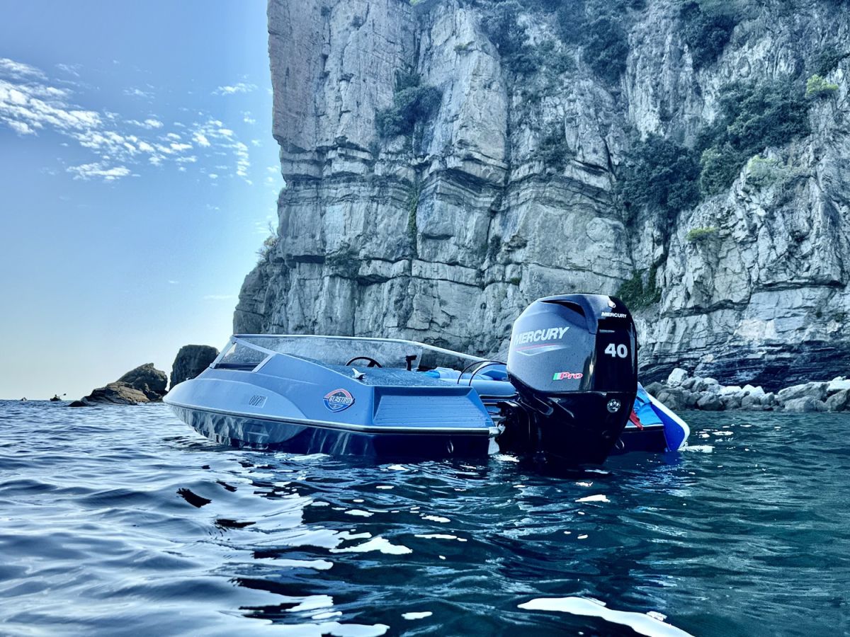 Glastron GT 150, 007's boat used in the film "Live and Let Die"
