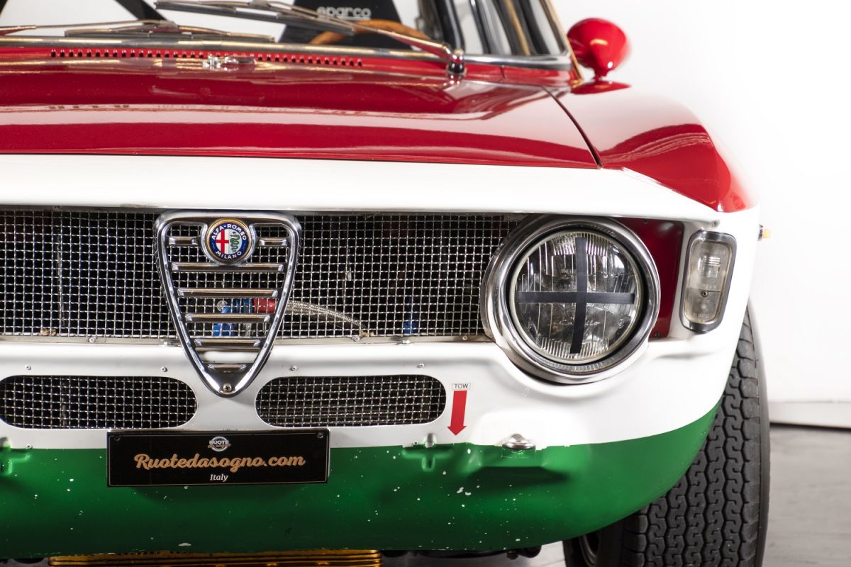 ALFA ROMEO GIULIA SPRINT GTA: A MASTERPIECE OF STYLE AND TECHNIQUE
