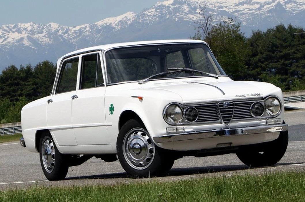 ALFA ROMEO GIULIA TI SUPER 1963: THE SEDAN THAT WON THE RACING