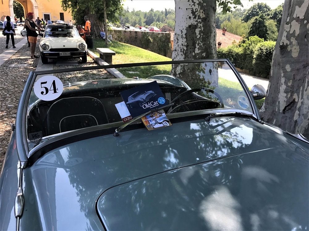 HISTORIC CARS AT MORIMONDO: THE JOY OF SHARING EMOTIONS IN ONE OF THE MOST BEAUTIFUL PLACES IN LOMBARDY