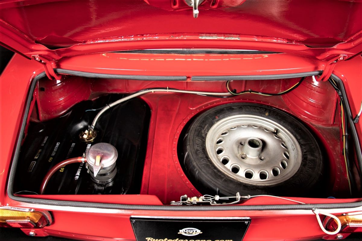 ALFA ROMEO GIULIA SPRINT GTA: A MASTERPIECE OF STYLE AND TECHNIQUE