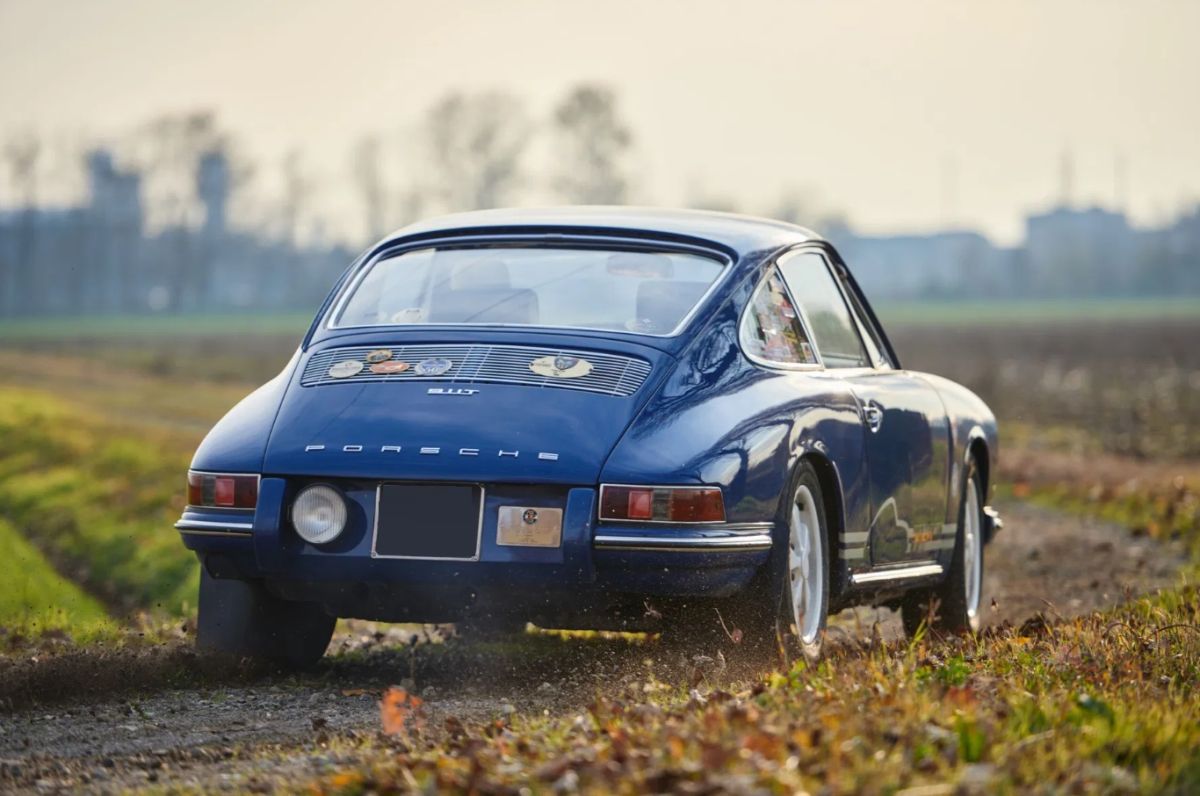 Porsche 911 SWB in blue livery, elegant and multi-victorious, will be presented on the OldCar24 stand at the Auto Moto D'Epoca Bologna 2024
