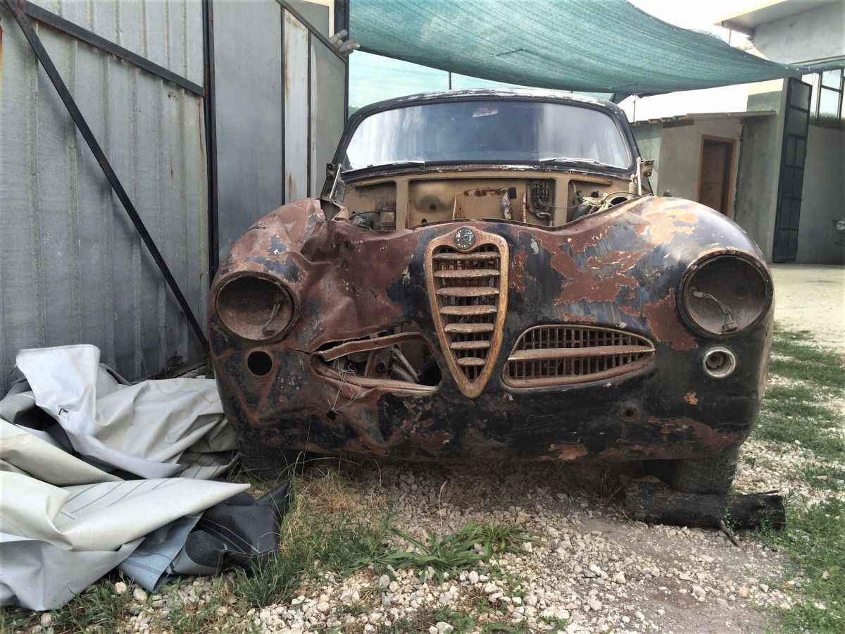 THE ALFA ROMEO 1900: THE SEDAN OF THE FAMILY THAT WINS THE RACES