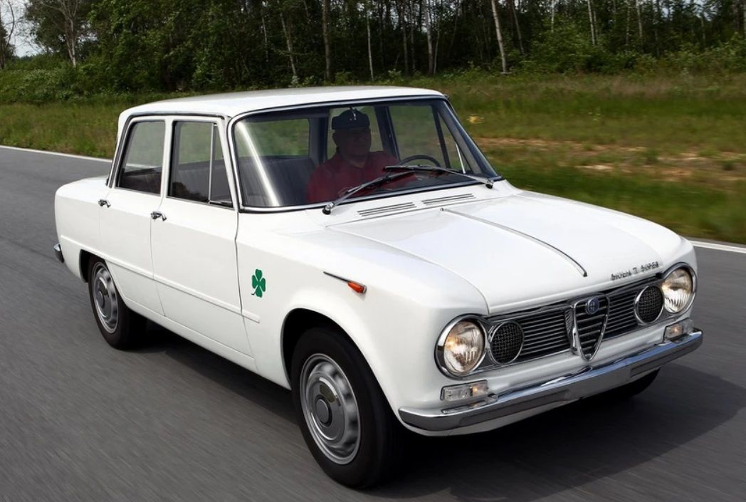 ALFA ROMEO GIULIA TI SUPER 1963: THE SEDAN THAT WON THE RACING