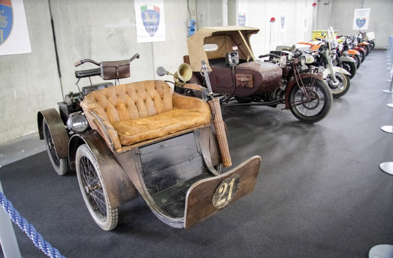 VERONA LEGEND CARS BEAUTIFUL, SPORTY AND DYNAMIC. THE THRILLS OF CLASSIC CARS