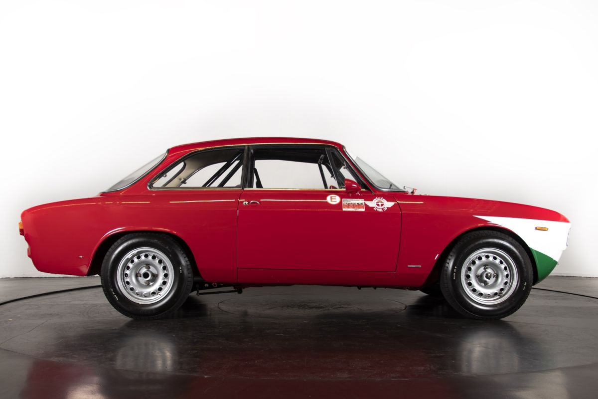 ALFA ROMEO GIULIA SPRINT GTA: A MASTERPIECE OF STYLE AND TECHNIQUE