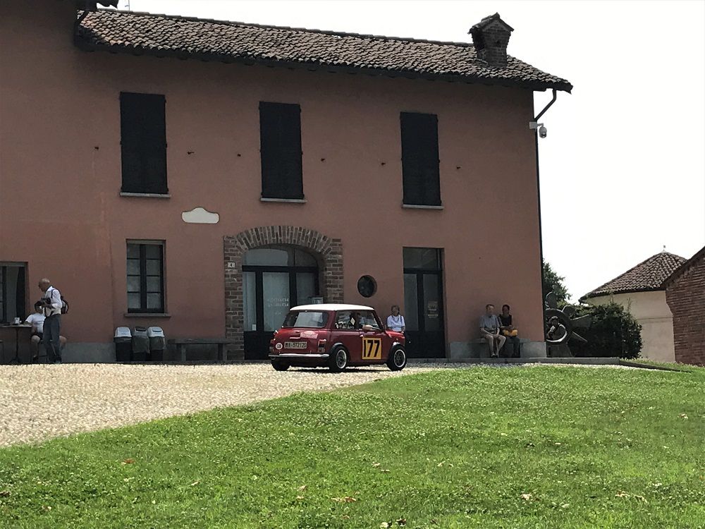 HISTORIC CARS AT MORIMONDO: THE JOY OF SHARING EMOTIONS IN ONE OF THE MOST BEAUTIFUL PLACES IN LOMBARDY