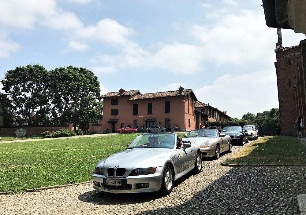 HISTORIC CARS AT MORIMONDO: THE JOY OF SHARING EMOTIONS IN ONE OF THE MOST BEAUTIFUL PLACES IN LOMBARDY