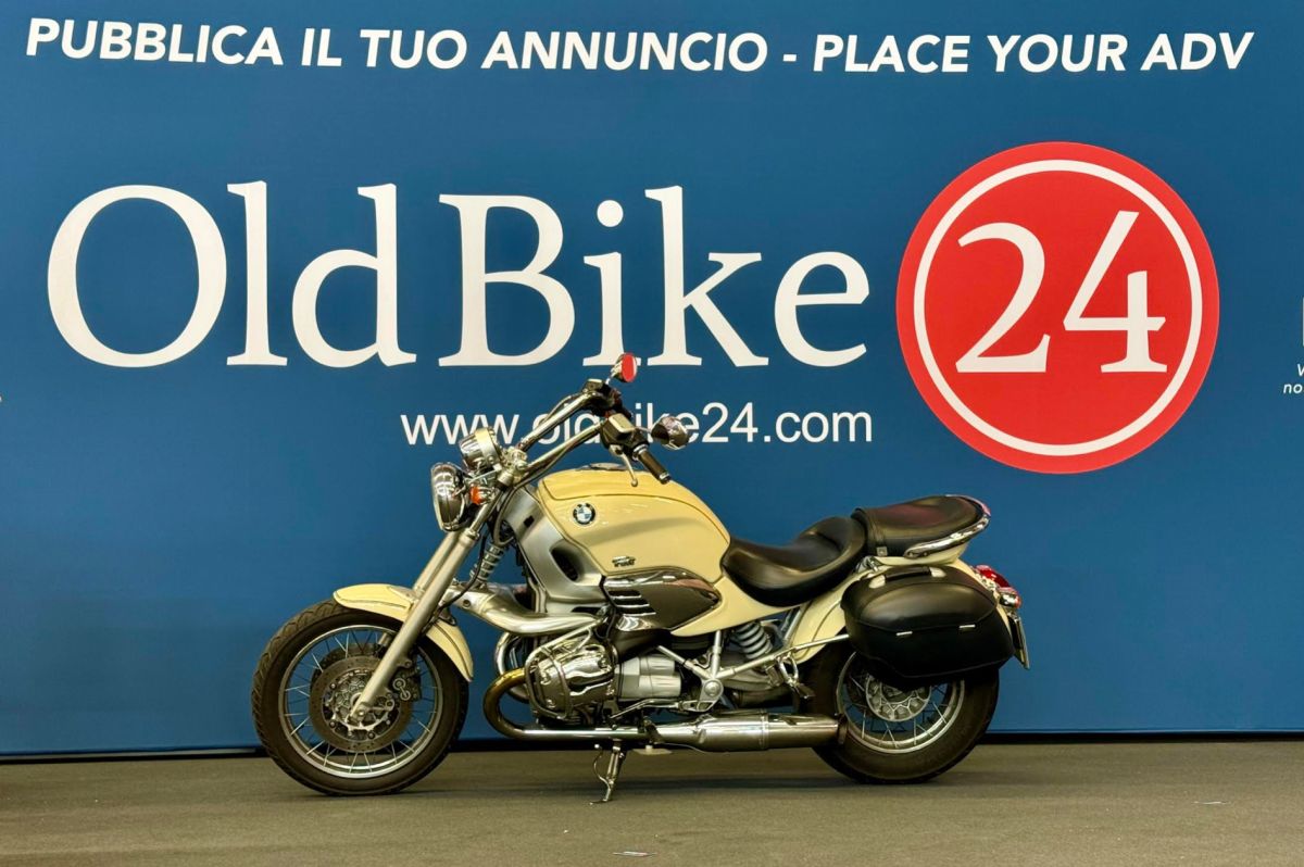 The protagonist of the cinema at the OldBike24 stand at Motoexhibtion 29-30 March 2025, the James Bond motorbike: BMW R1200C