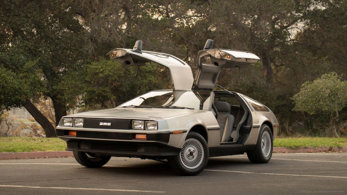 DELOREAN DMC-12: THE TIME AND DREAM MACHINE
