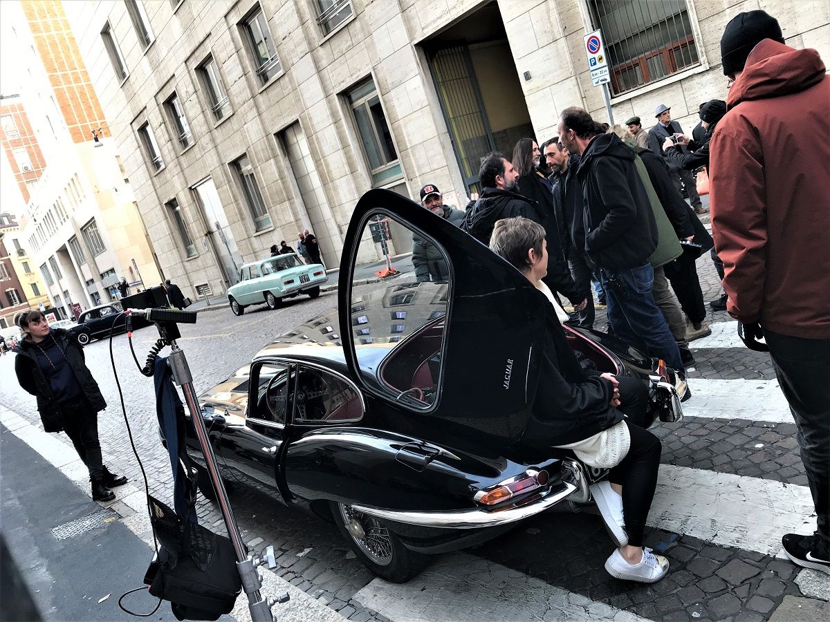 CIAK: IN MILAN, IN THE SHADOW OF THE "MADONNINA" WE WENT TO THE SET OF DIABOLIK’S NEW FILM, ABOARD THE JAGUAR E TYPE