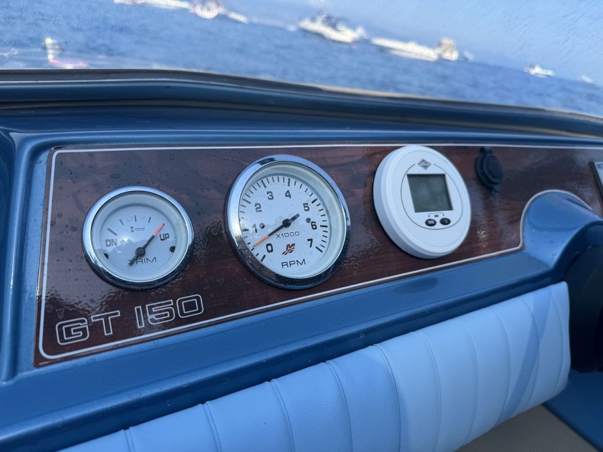 Glastron GT 150, 007's boat used in the film "Live and Let Die"