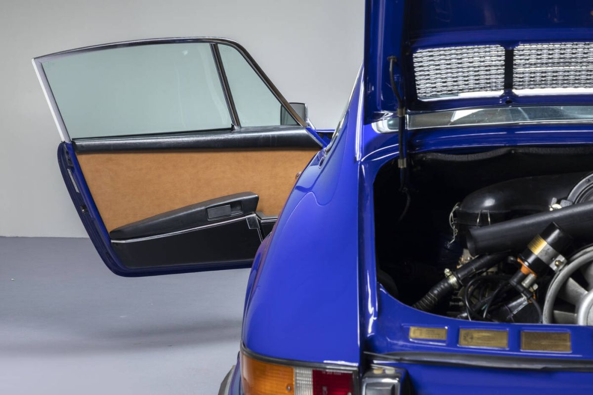 The Sant'Agostino auction house offers 30 exclusive cars including the legendary beach by Gianni Agnelli