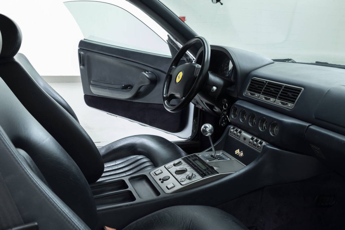 The Sant'Agostino auction house offers 30 exclusive cars including the legendary beach by Gianni Agnelli