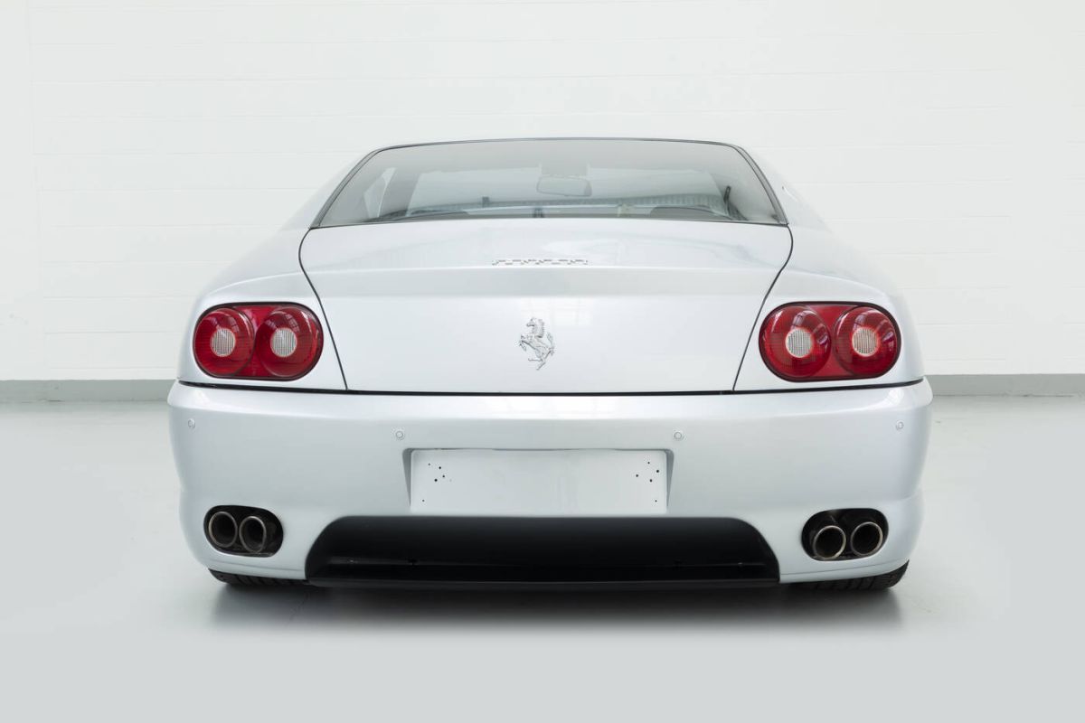 The Sant'Agostino auction house offers 30 exclusive cars including the legendary beach by Gianni Agnelli