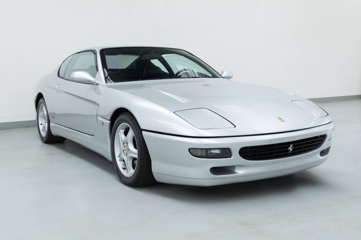 The Sant'Agostino auction house offers 30 exclusive cars including the legendary beach by Gianni Agnelli