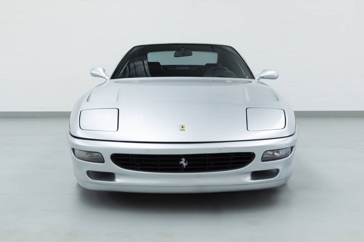 The Sant'Agostino auction house offers 30 exclusive cars including the legendary beach by Gianni Agnelli