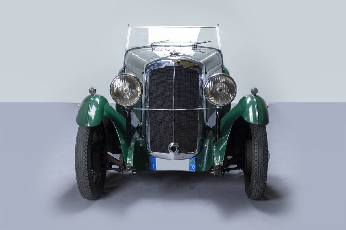 The Sant'Agostino auction house offers 30 exclusive cars including the legendary beach by Gianni Agnelli