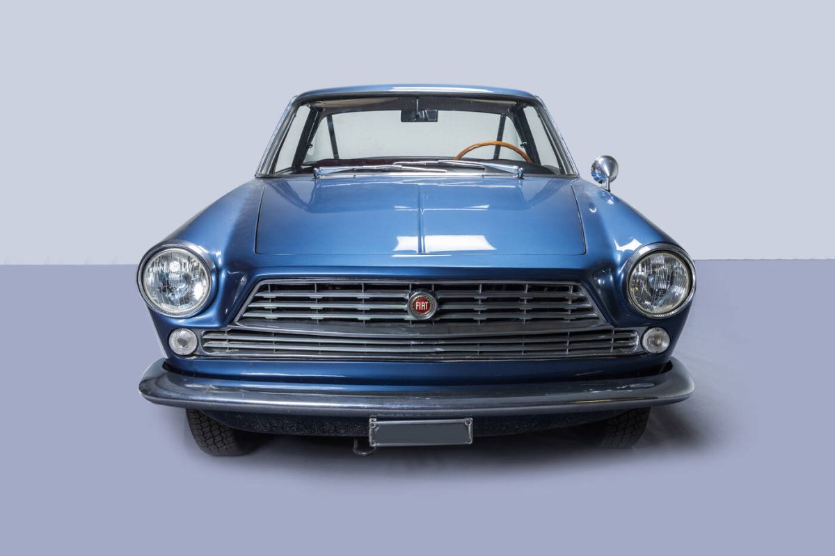 The Sant'Agostino auction house offers 30 exclusive cars including the legendary beach by Gianni Agnelli
