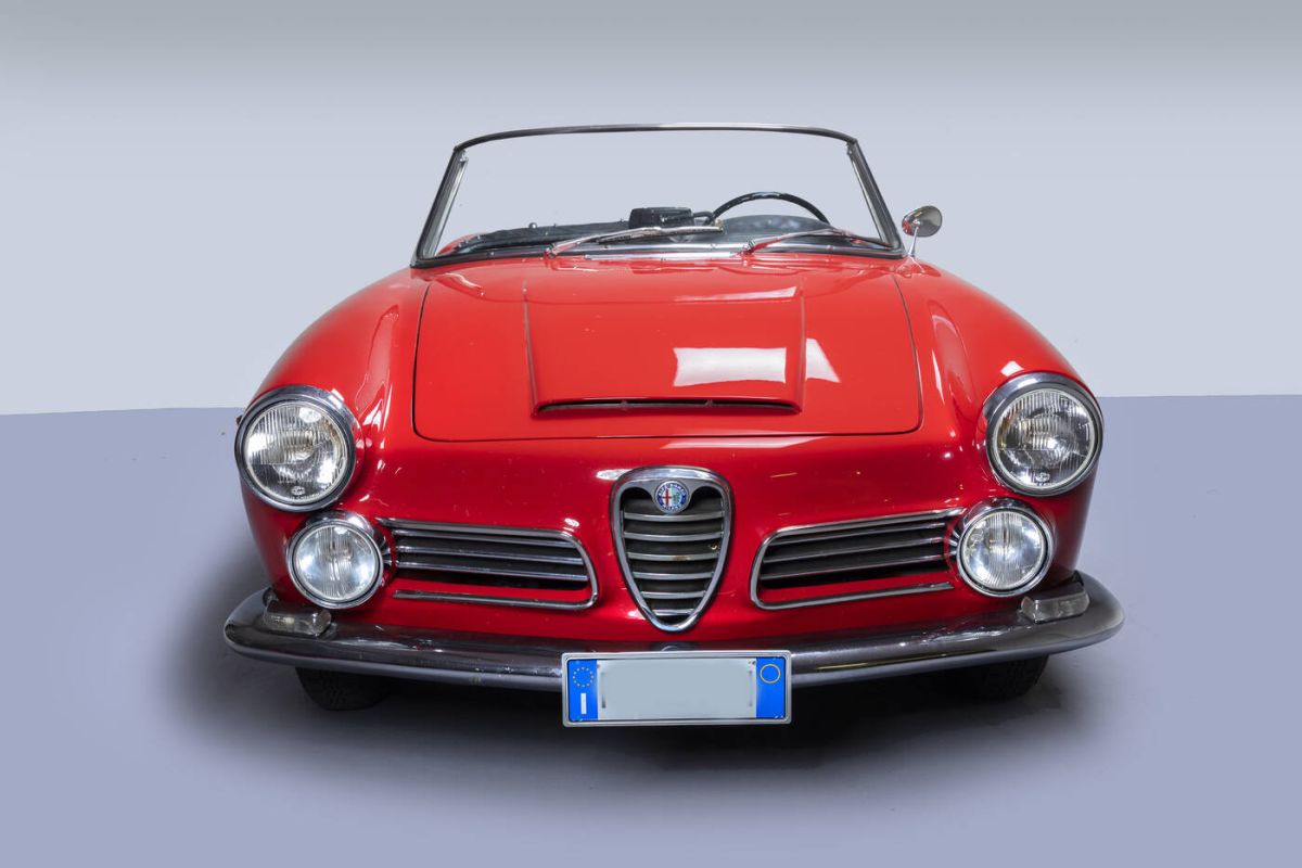 The Sant'Agostino auction house offers 30 exclusive cars including the legendary beach by Gianni Agnelli