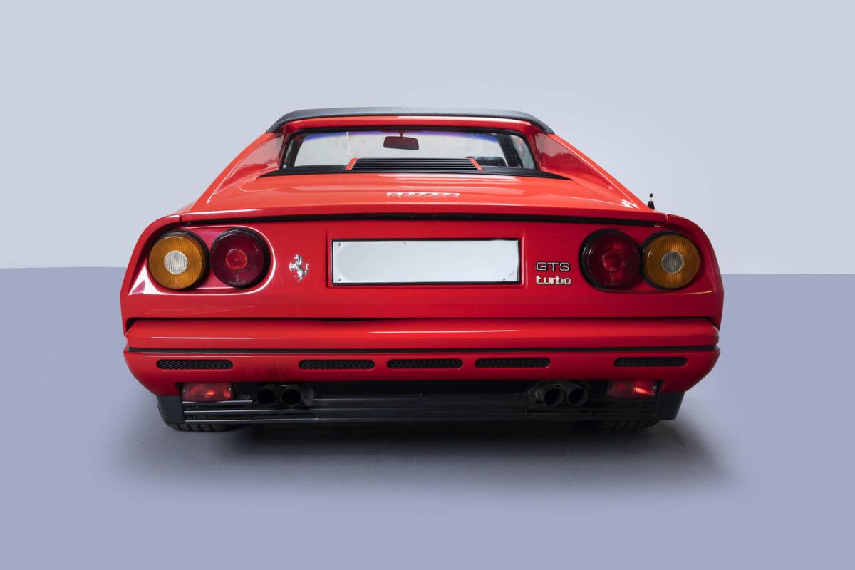 The Sant'Agostino auction house offers 30 exclusive cars including the legendary beach by Gianni Agnelli