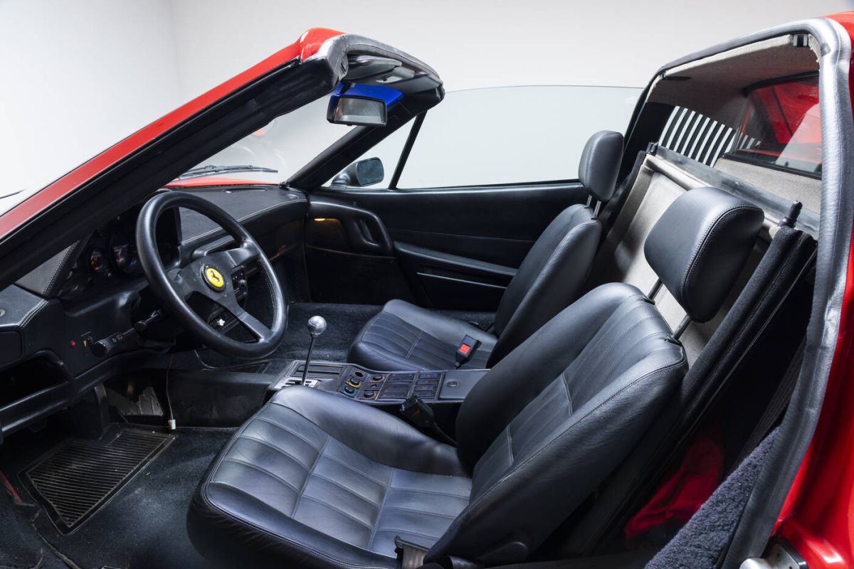 The Sant'Agostino auction house offers 30 exclusive cars including the legendary beach by Gianni Agnelli