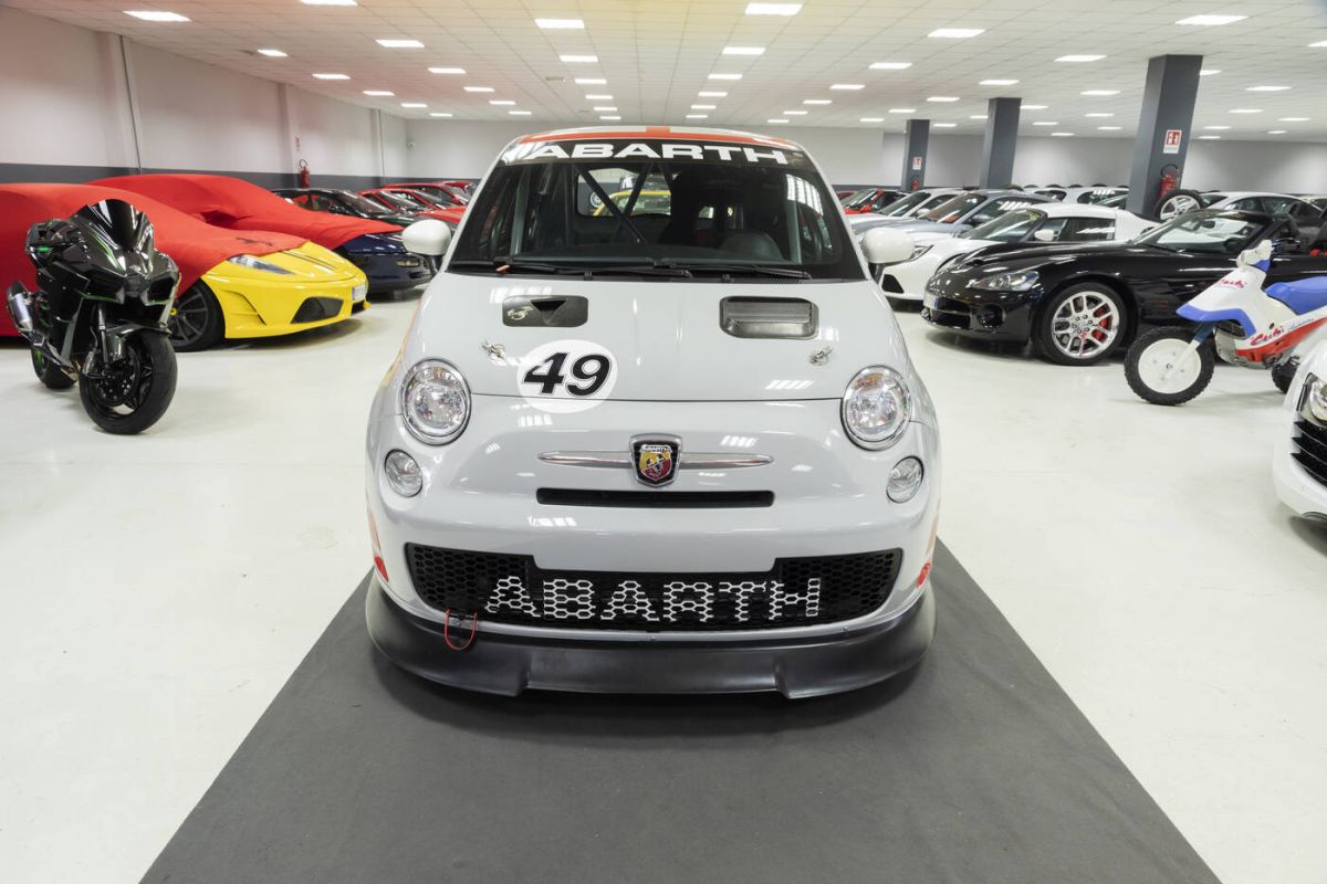 The Sant'Agostino auction house offers 30 exclusive cars including the legendary beach by Gianni Agnelli