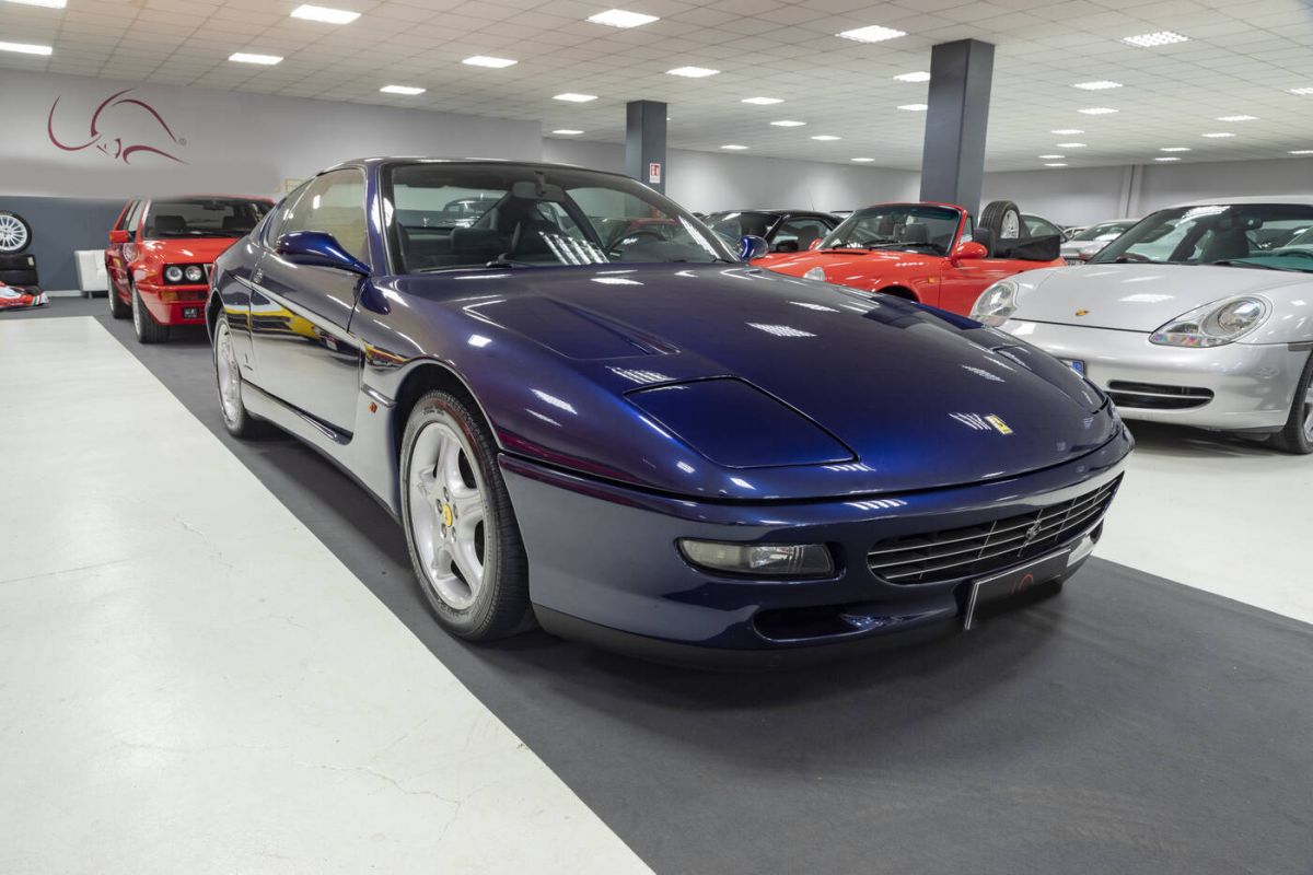 The Sant'Agostino auction house offers 30 exclusive cars including the legendary beach by Gianni Agnelli