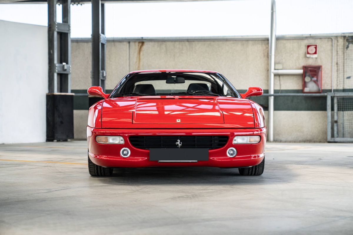 The Sant'Agostino auction house offers 30 exclusive cars including the legendary beach by Gianni Agnelli