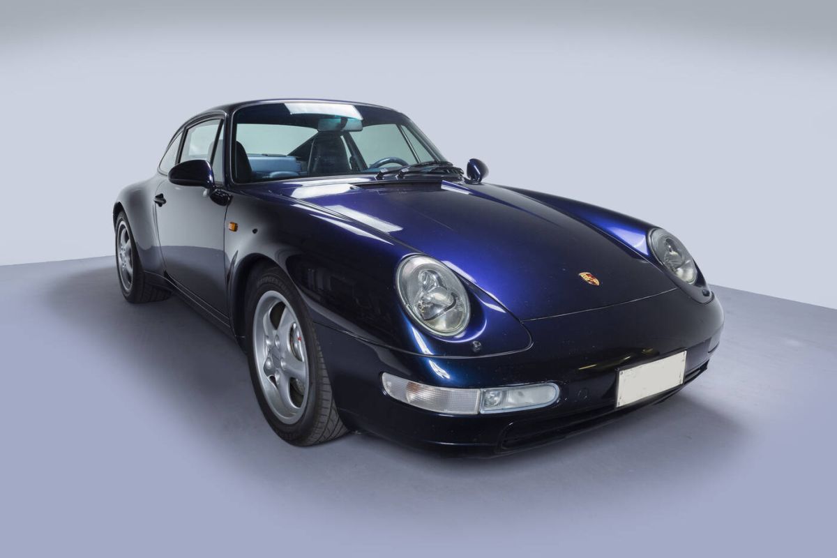 The Sant'Agostino auction house offers 30 exclusive cars including the legendary beach by Gianni Agnelli
