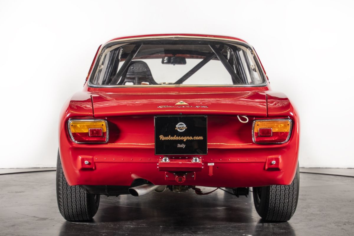 ALFA ROMEO GIULIA SPRINT GTA: A MASTERPIECE OF STYLE AND TECHNIQUE