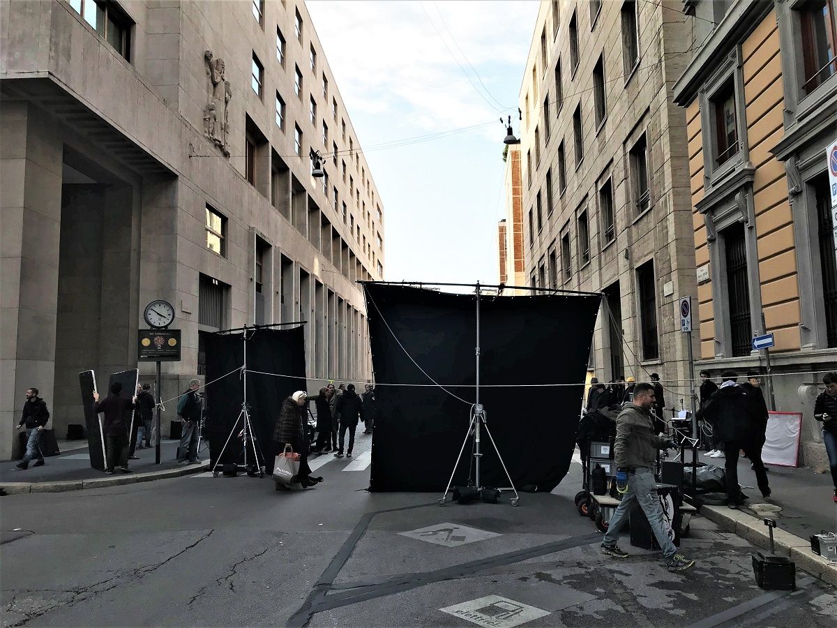CIAK: IN MILAN, IN THE SHADOW OF THE "MADONNINA" WE WENT TO THE SET OF DIABOLIK’S NEW FILM, ABOARD THE JAGUAR E TYPE